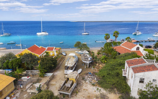 Lot – Kaya J.N.E. Craane